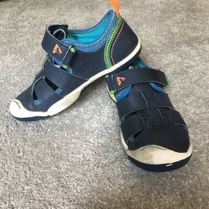 Plae- size 11 fisherman sandals